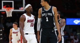 科尔应对库里缺阵：团队协作与战术调整新篇章